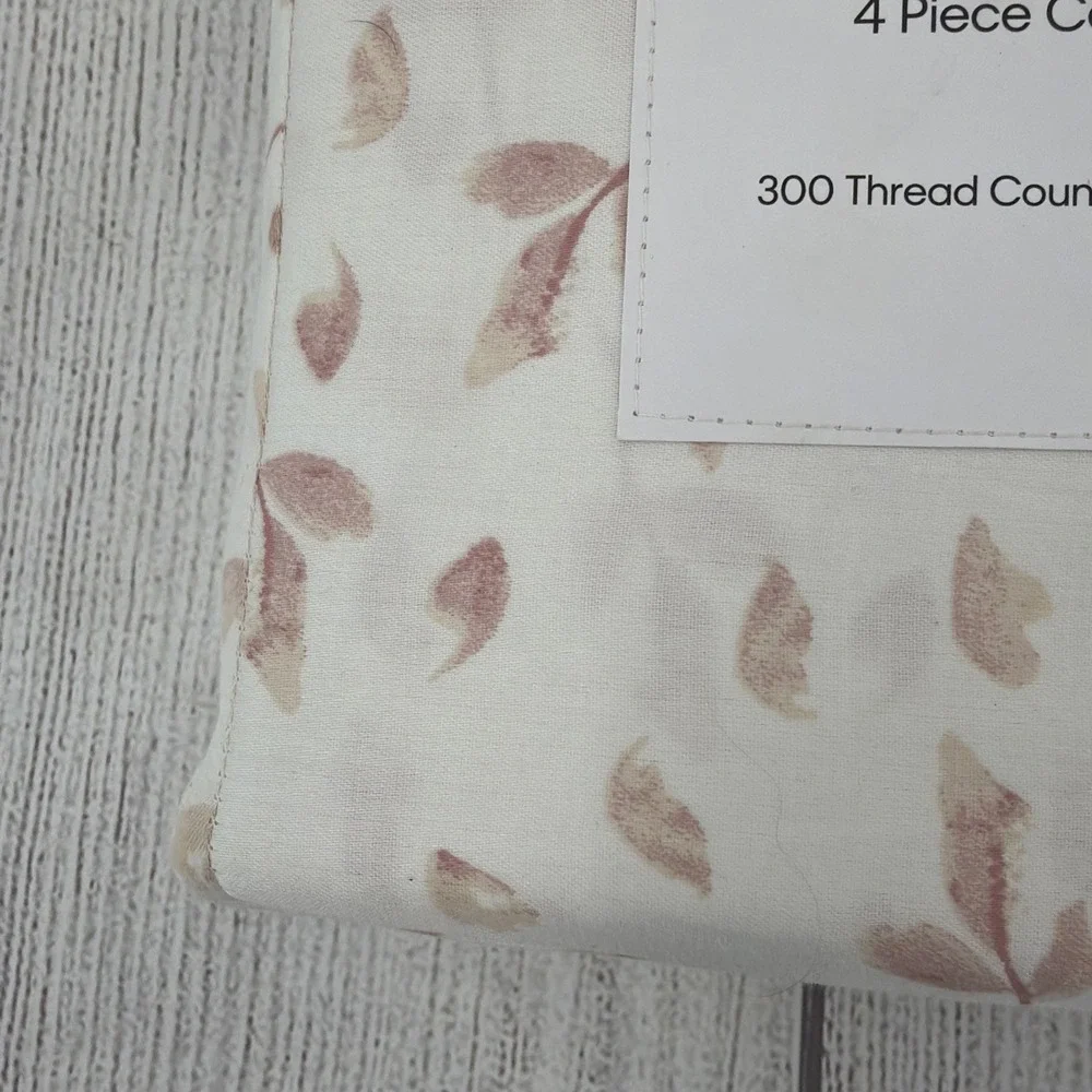 Calvin Klein Sheet Set California King Floral Cream Sateen Weave 300TC Cotton
